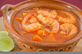 Caldo de camarón con chile morita