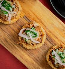 Sopes de carnitas